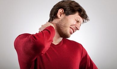 Dolor en el cuello con formaciones tumorales